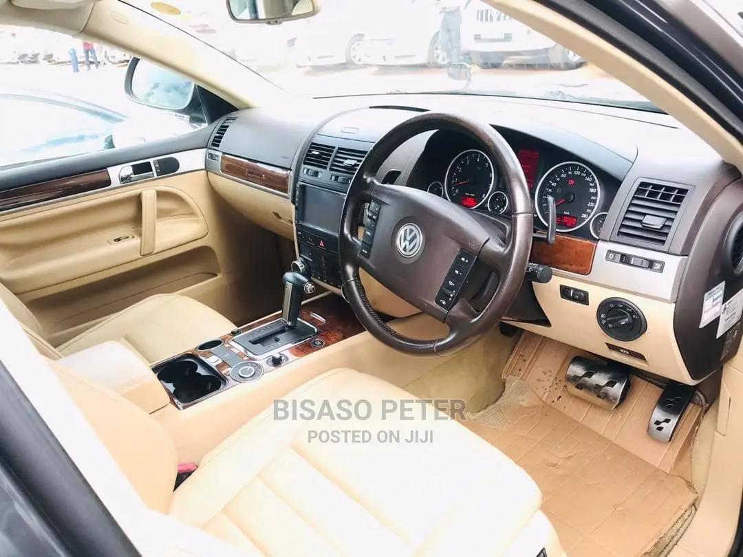 Volkswagen Touareg 2008 Gray