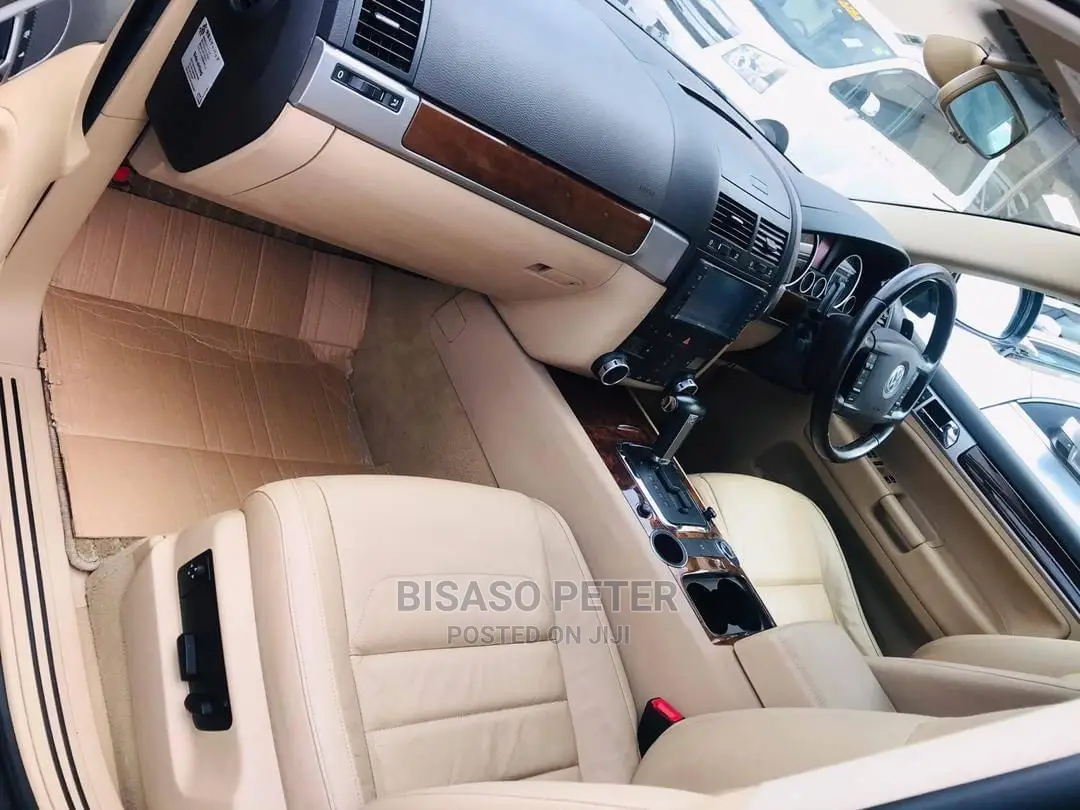 Volkswagen Touareg 2008 Gray