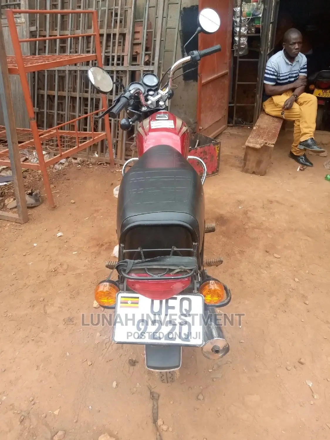 Bajaj RE 2022 Pink