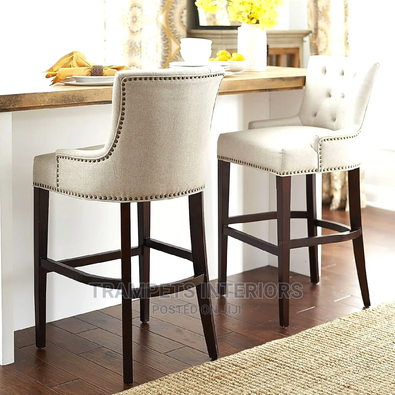 Island Chairs a Set From 200,000 to 