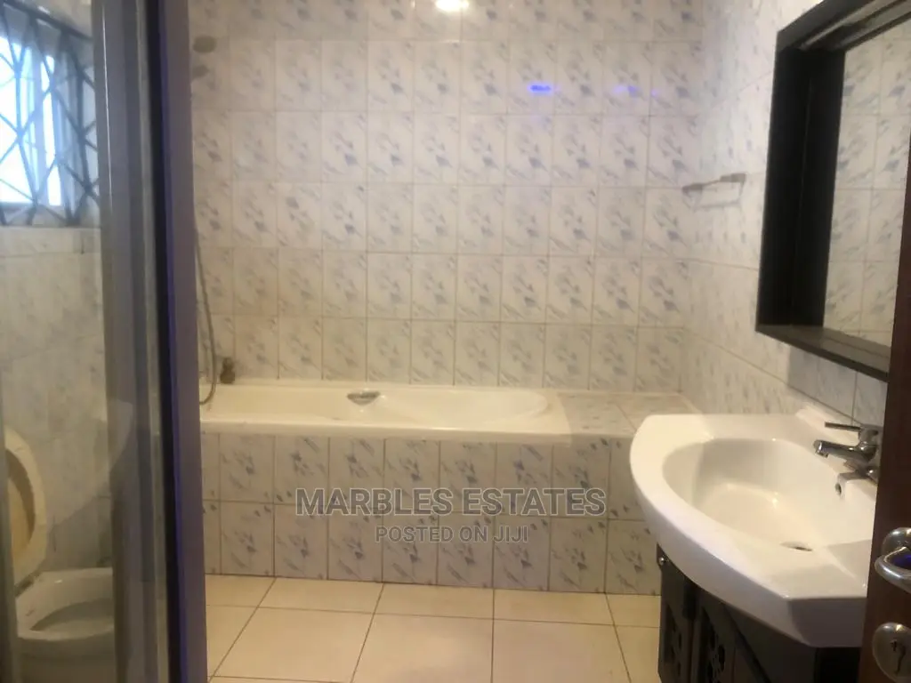 5bdrm Bungalow in Kololo, Central Division for Rent