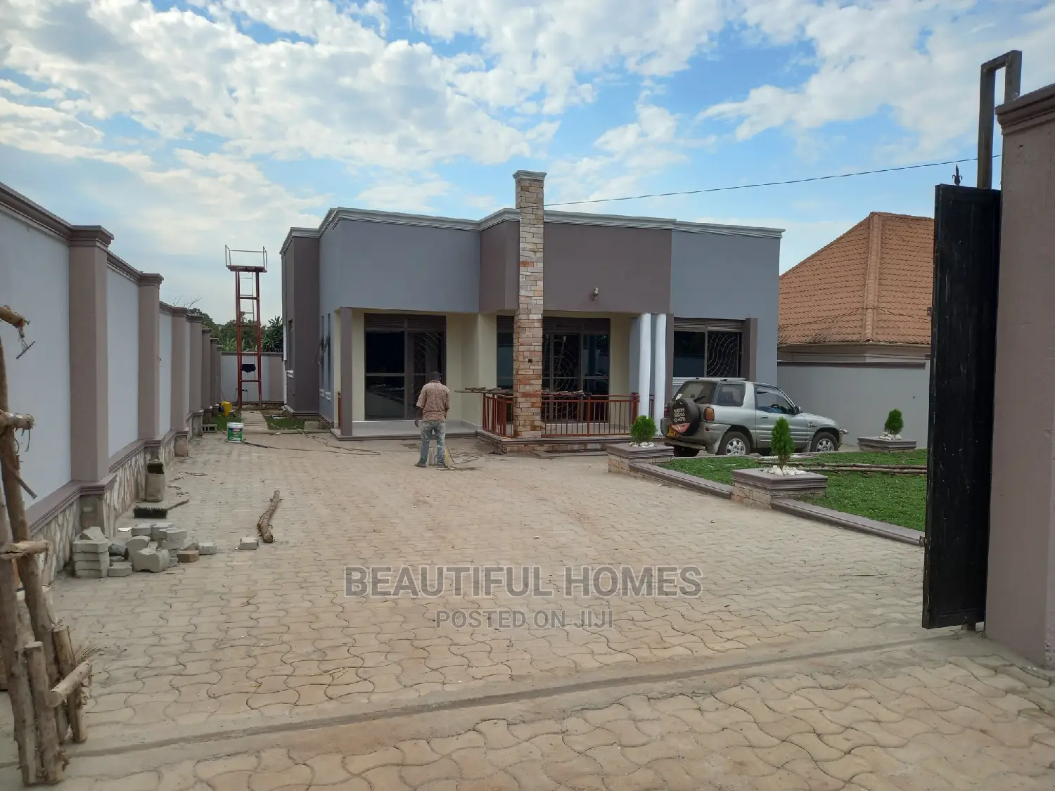 Furnished 4bdrm Bungalow in Kira for Sale