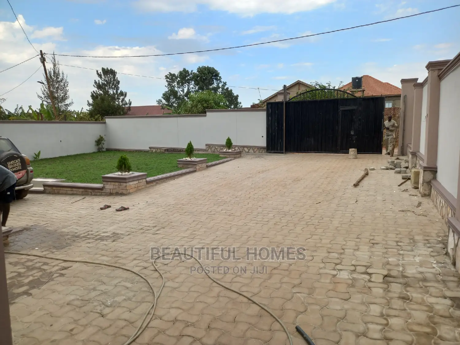 Furnished 4bdrm House in Kira for Sale