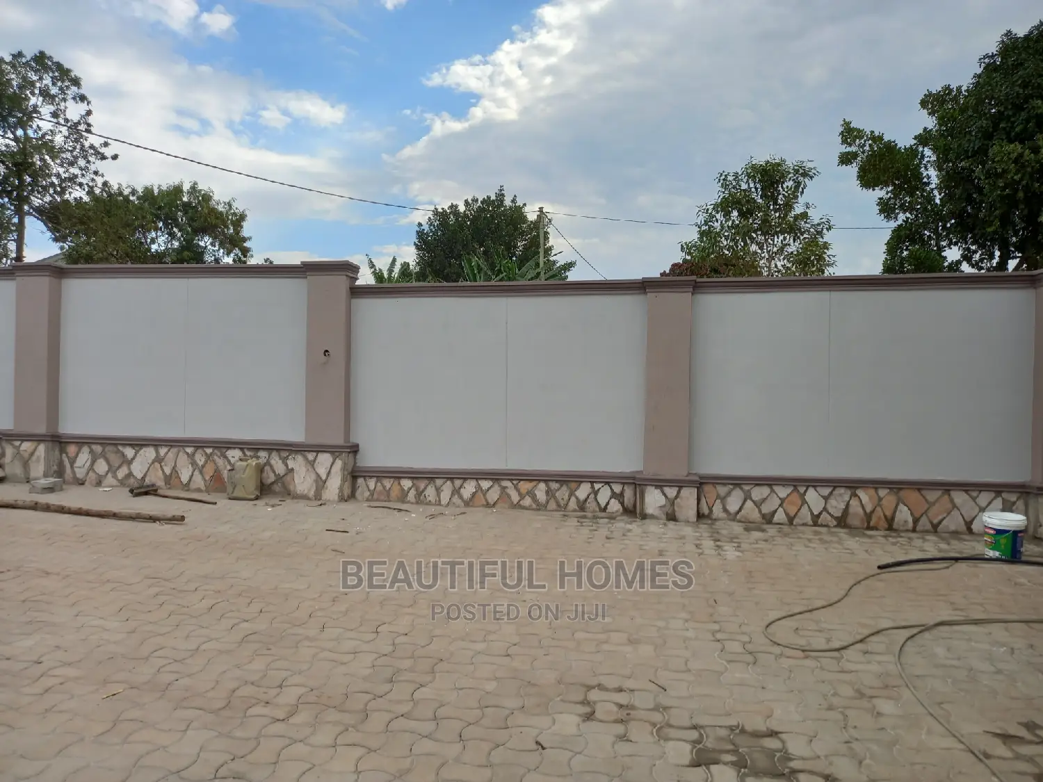Furnished 4bdrm House in Kira for Sale