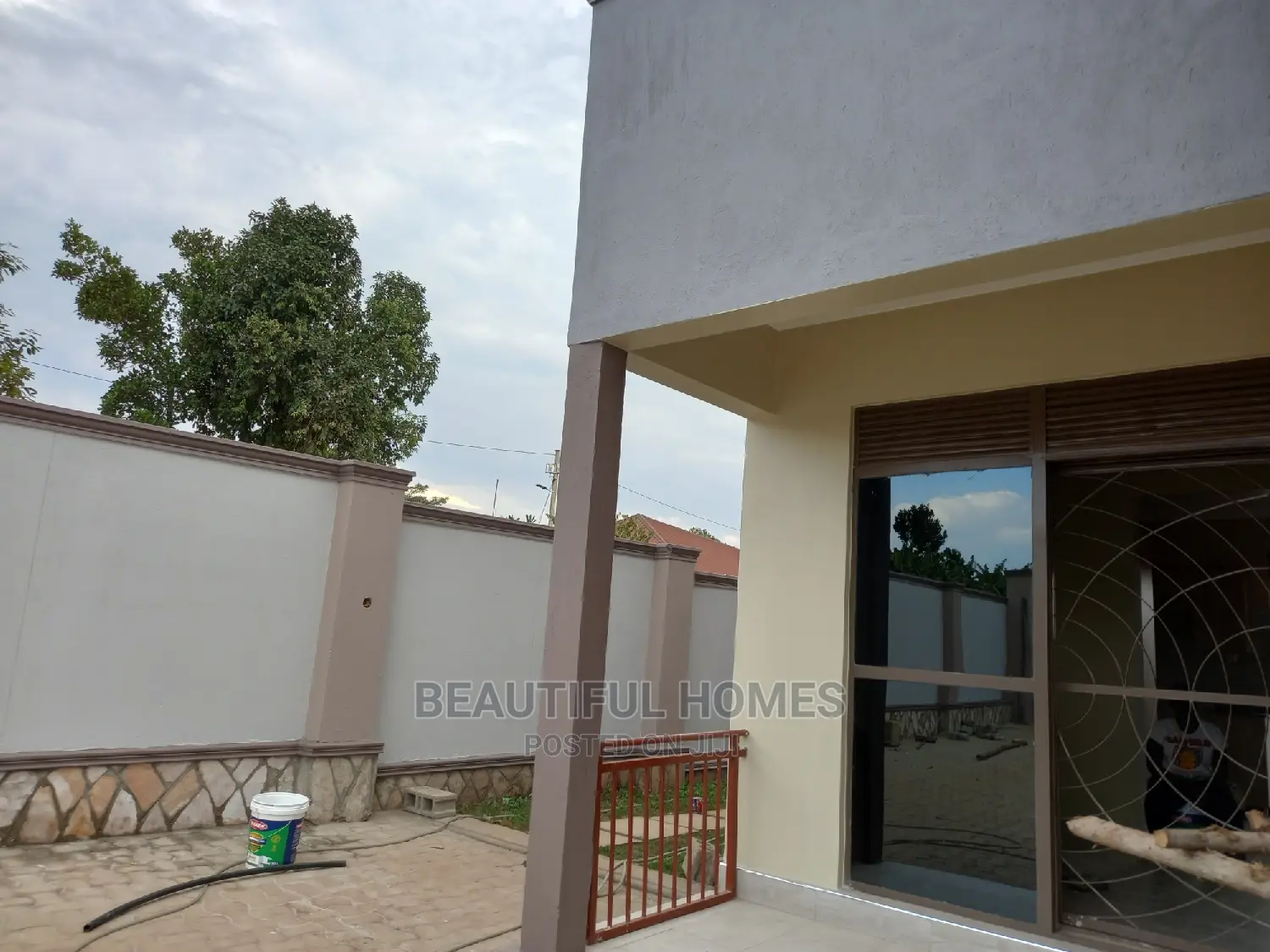 Furnished 4bdrm House in Kira for Sale