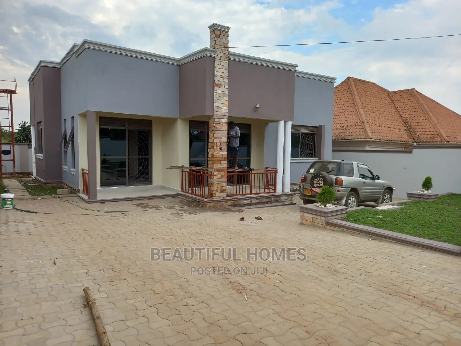 Furnished 4bdrm Bungalow in Kira for Sale