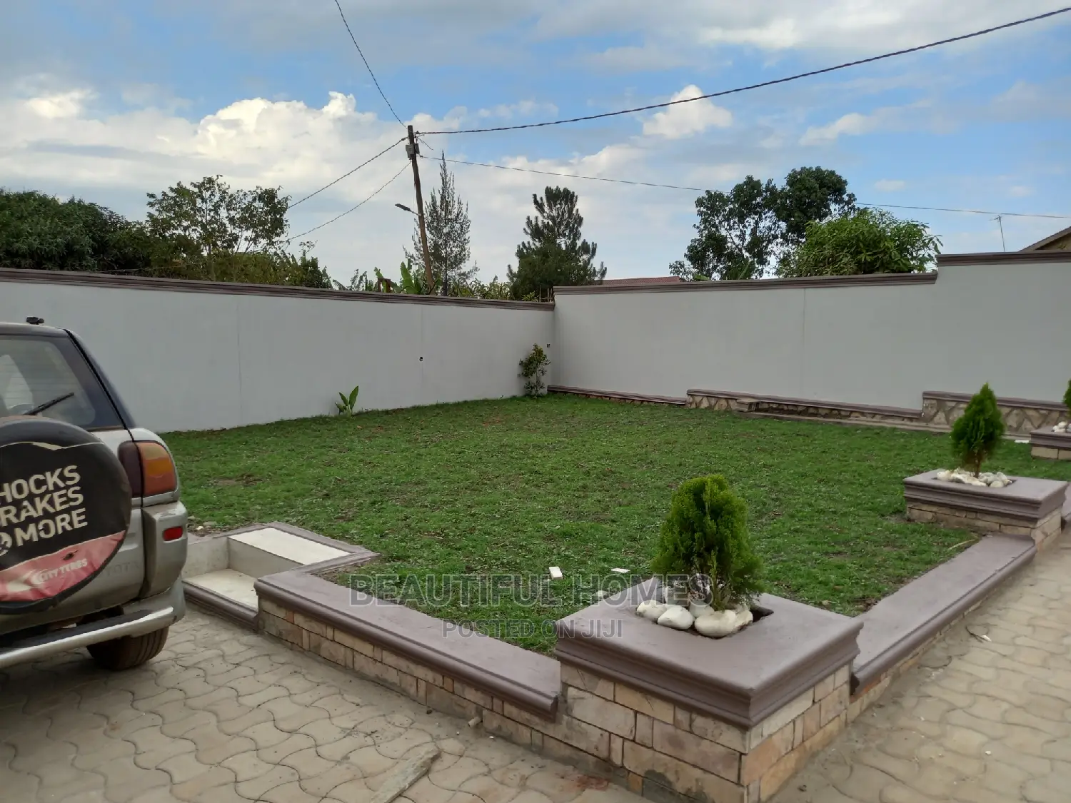 Furnished 4bdrm Bungalow in Kira for Sale