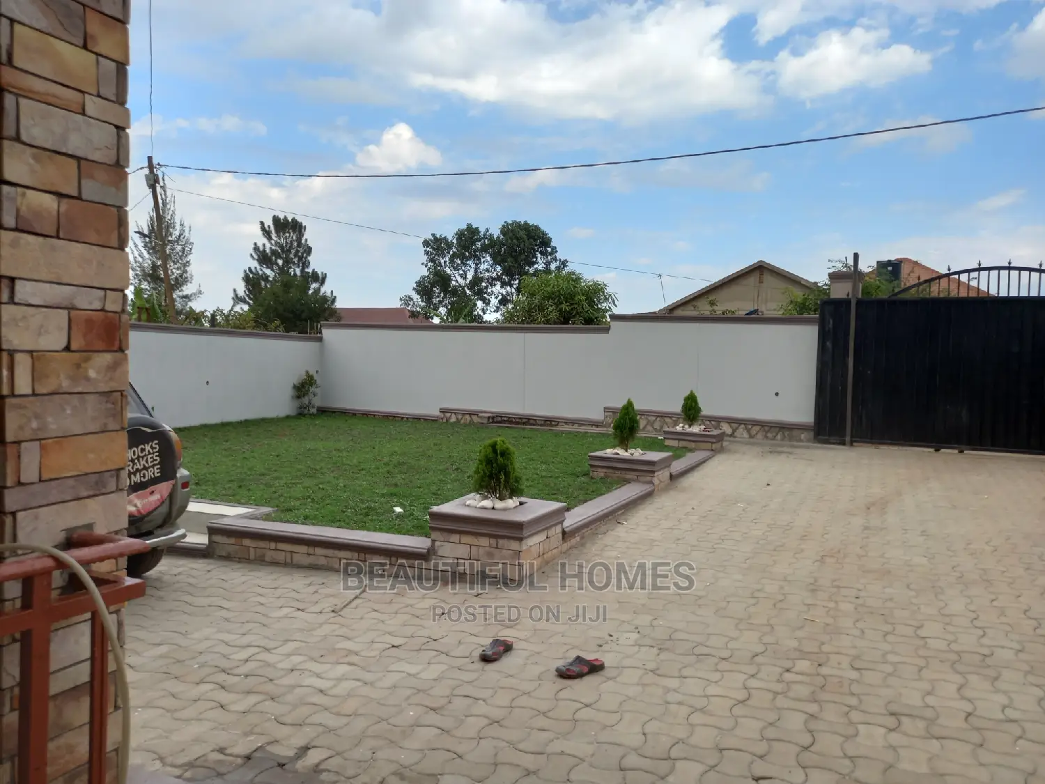 Furnished 4bdrm Bungalow in Kira for Sale