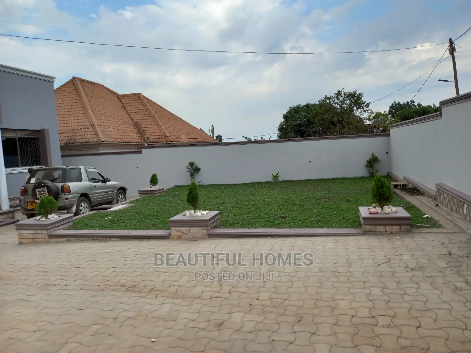 Furnished 4bdrm House in Kira for Sale