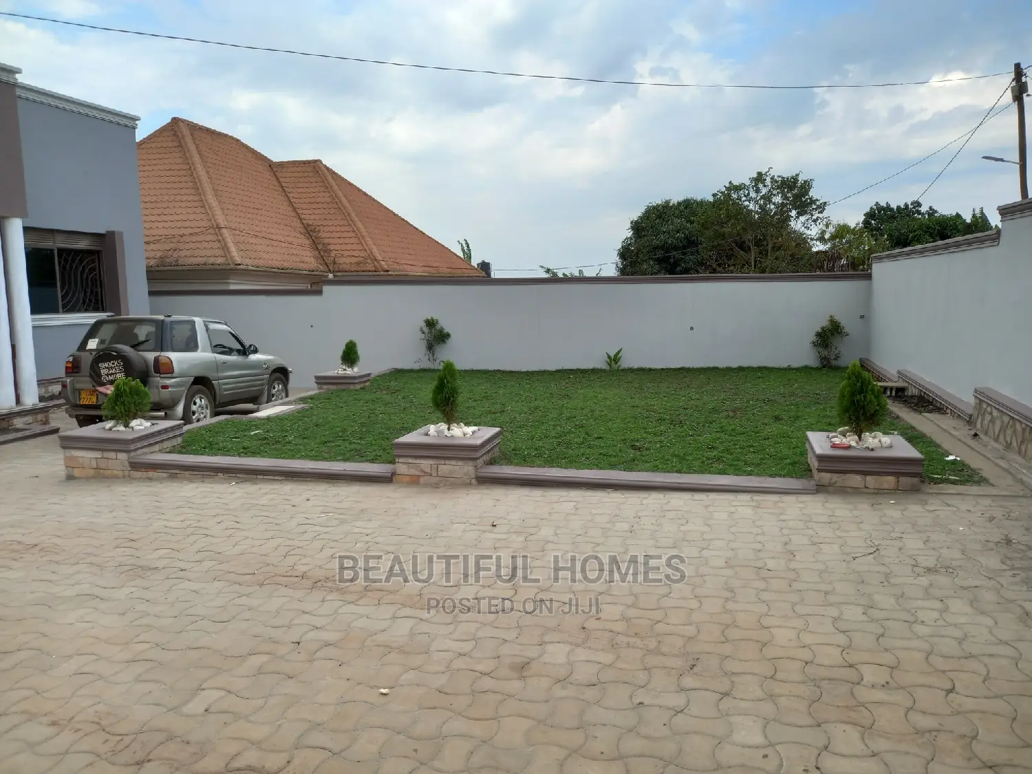 Furnished 4bdrm House in Kira for Sale