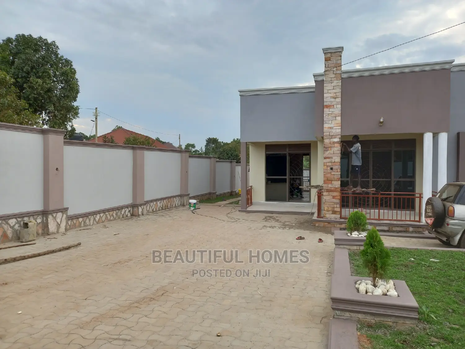 Furnished 4bdrm House in Kira for Sale