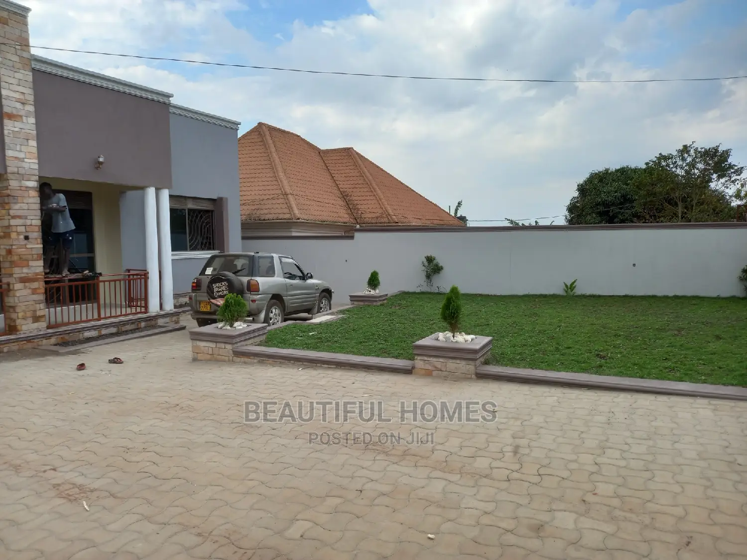 Furnished 4bdrm Maisonette in Kira for Sale