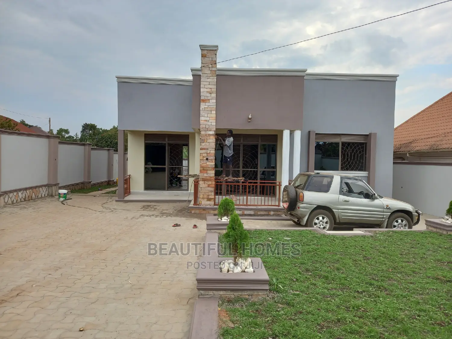 Furnished 4bdrm Maisonette in Kira for Sale