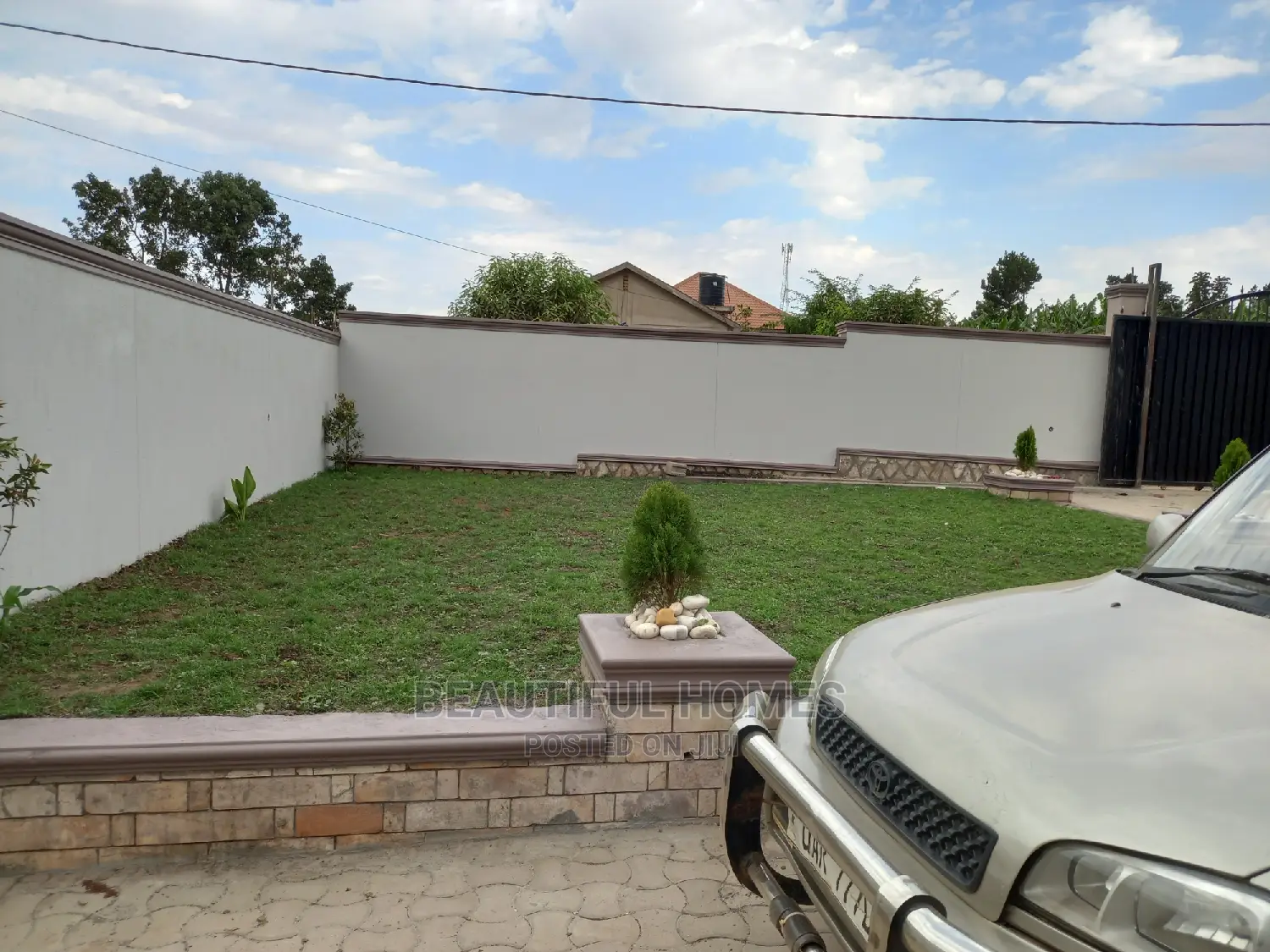 Furnished 4bdrm Maisonette in Kira for Sale