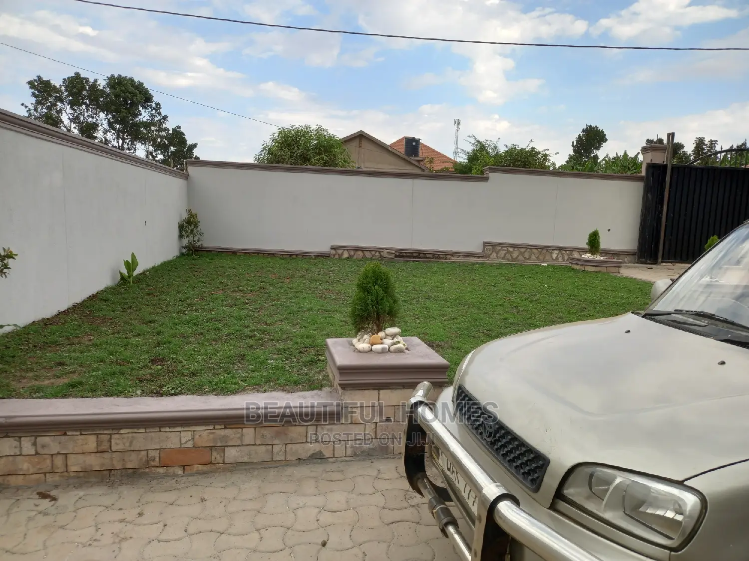 Furnished 4bdrm Maisonette in Kira for Sale