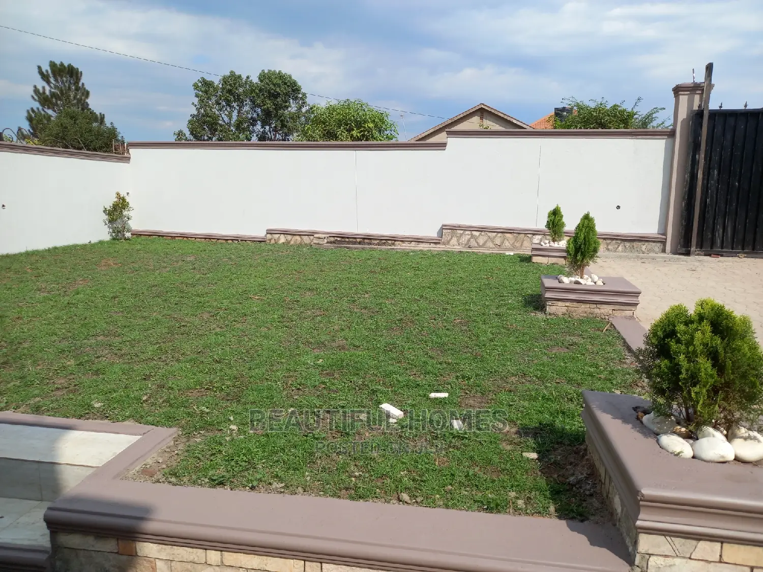 Furnished 4bdrm House in Kira for Sale