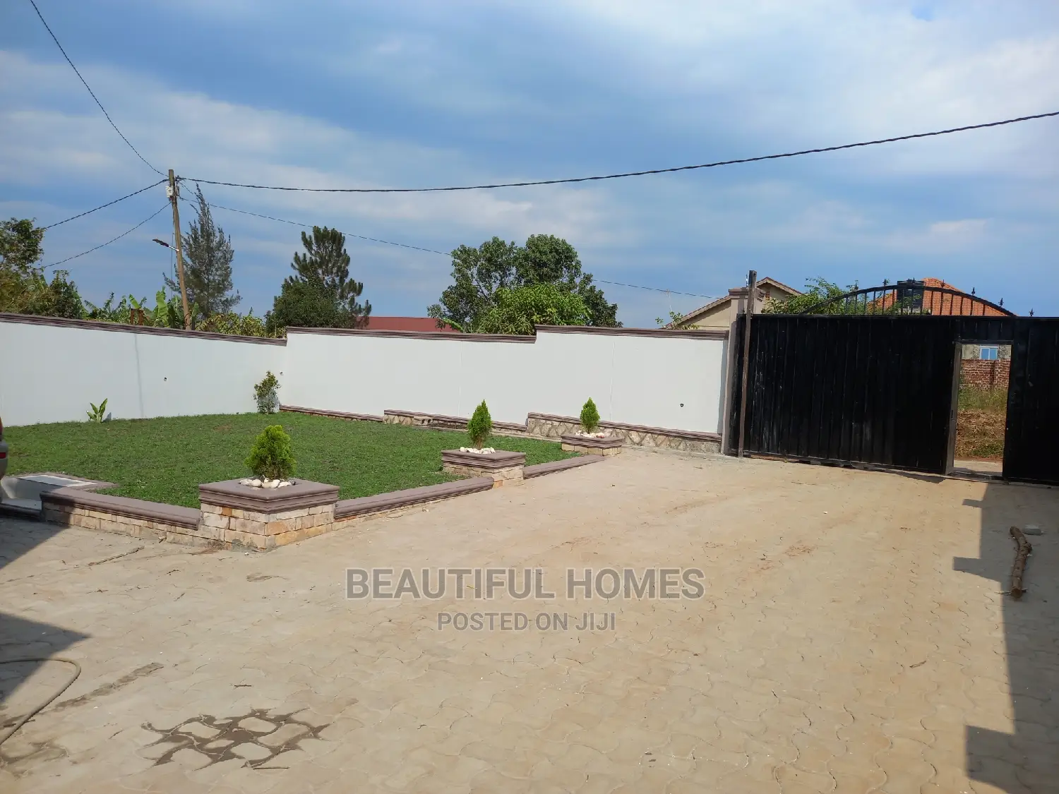 Furnished 4bdrm House in Kira for Sale