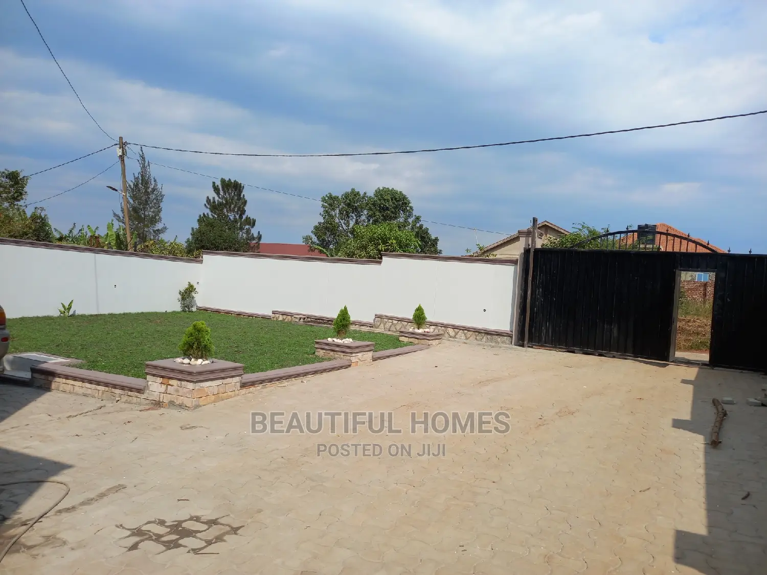 Furnished 4bdrm House in Kira for Sale