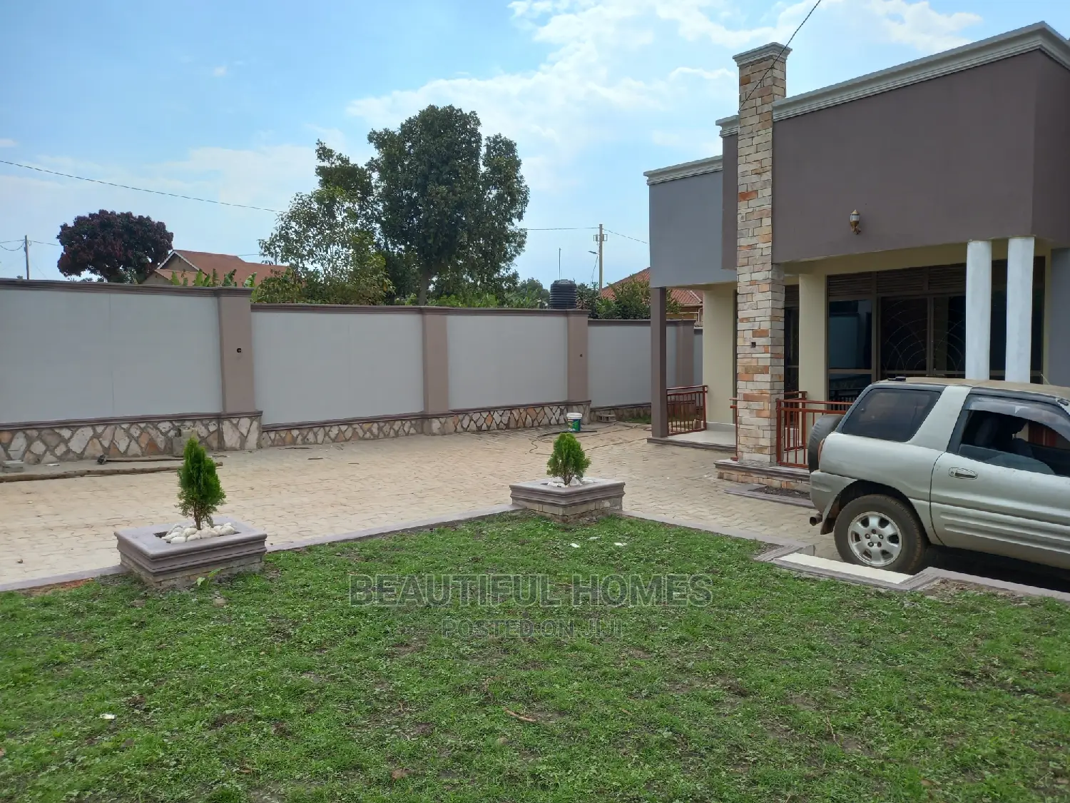 Furnished 4bdrm House in Kira for Sale