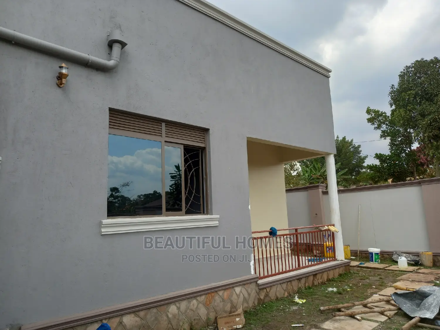 Furnished 4bdrm House in Kira for Sale