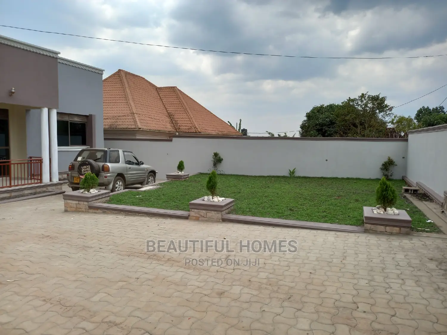 Furnished 4bdrm Bungalow in Kira for Sale