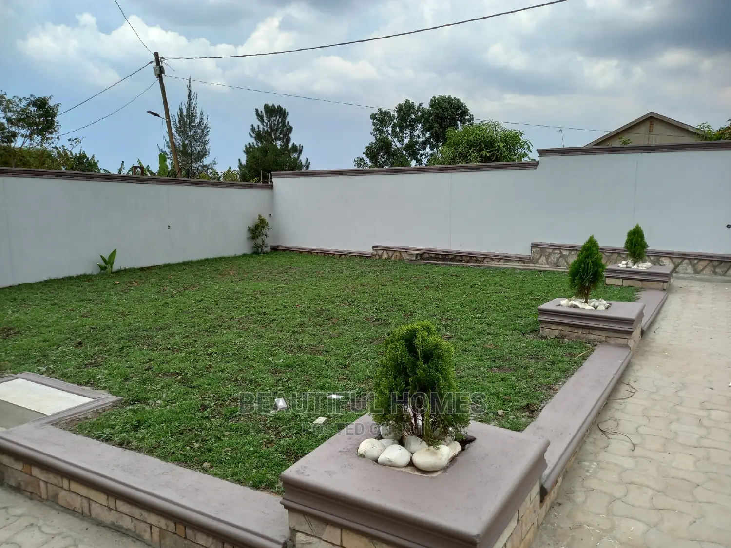 Furnished 4bdrm Bungalow in Kira for Sale