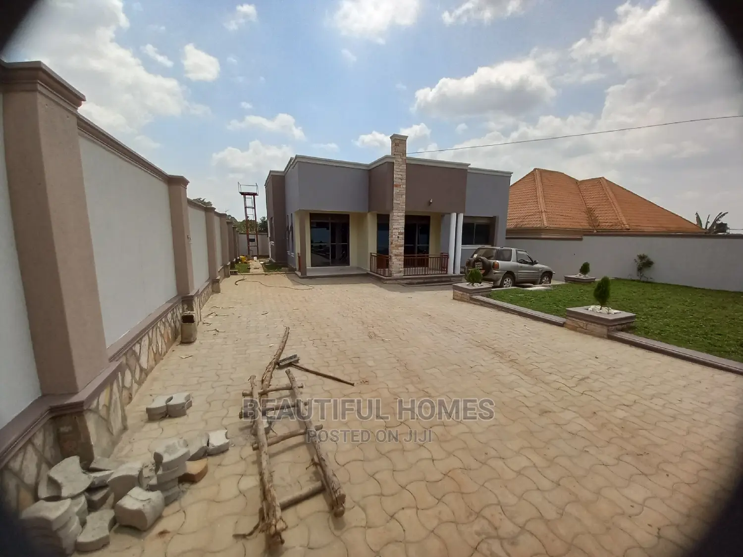 Furnished 4bdrm House in Kira for Sale