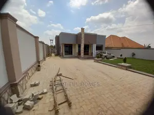 Furnished 4bdrm House in Kira for Sale
