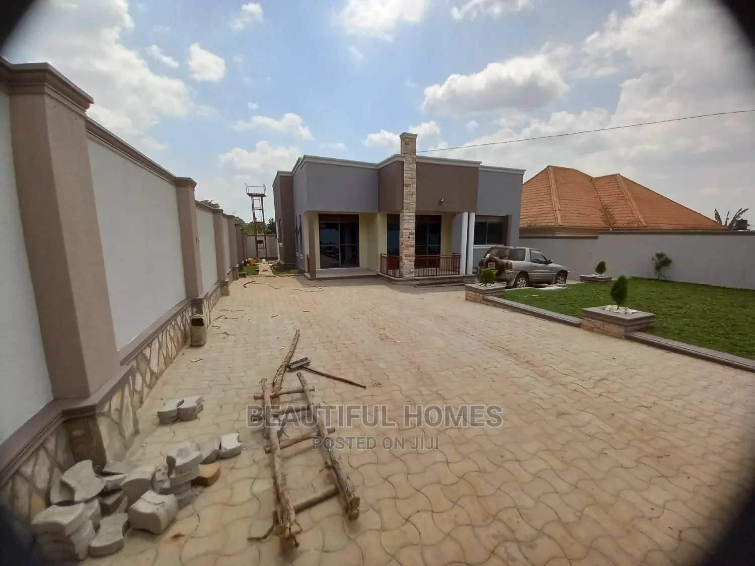 Furnished 4bdrm House in Kira for Sale