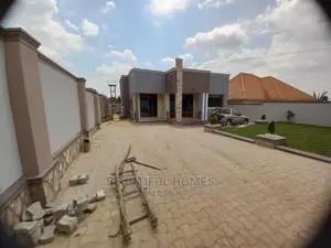 Furnished 4bdrm House in Kira for Sale