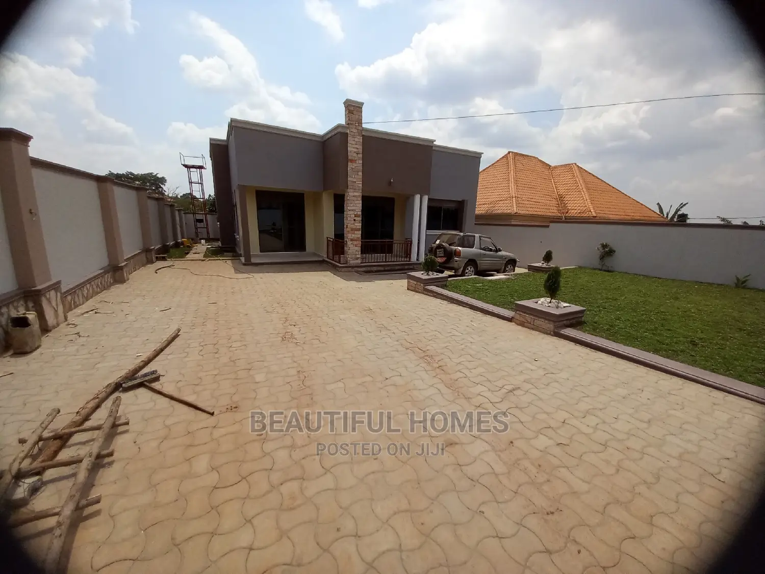 Furnished 4bdrm House in Kira for Sale