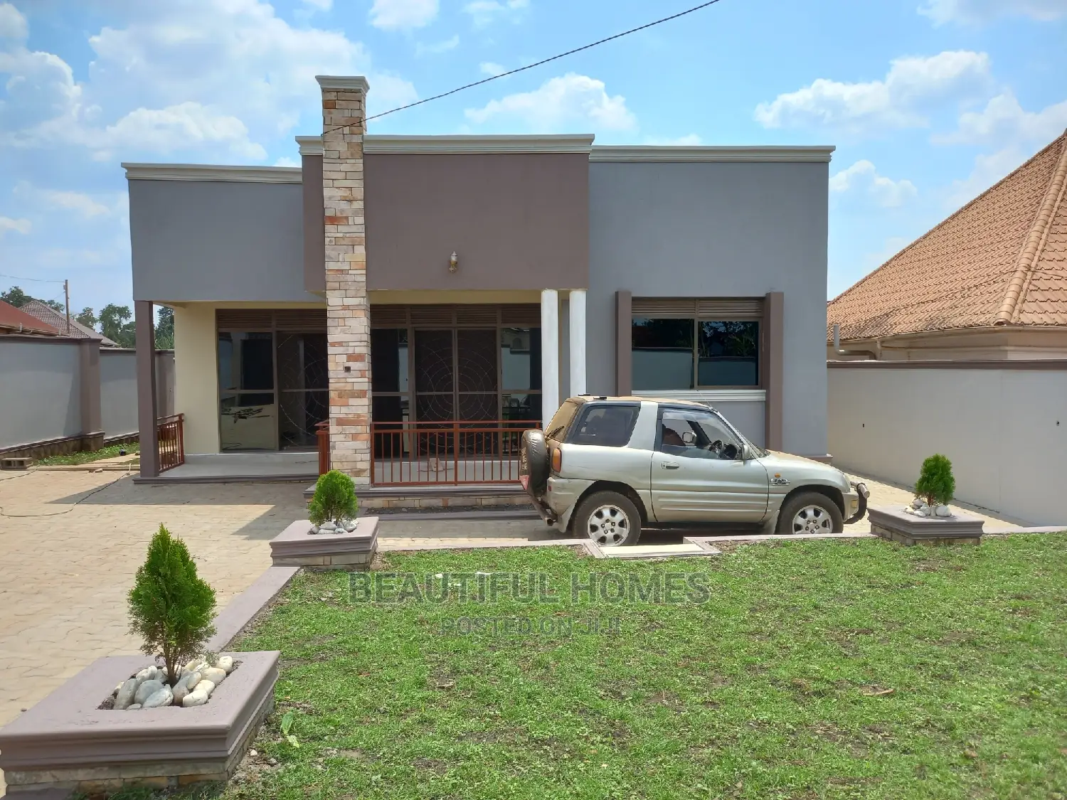Furnished 4bdrm Maisonette in Kira for Sale