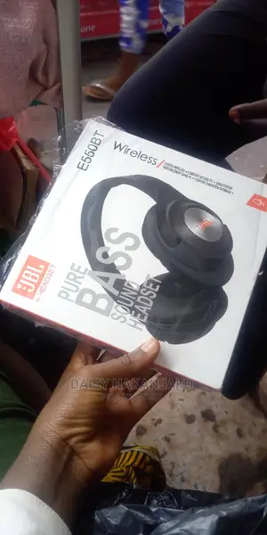 Photo - JBLE550BT Black