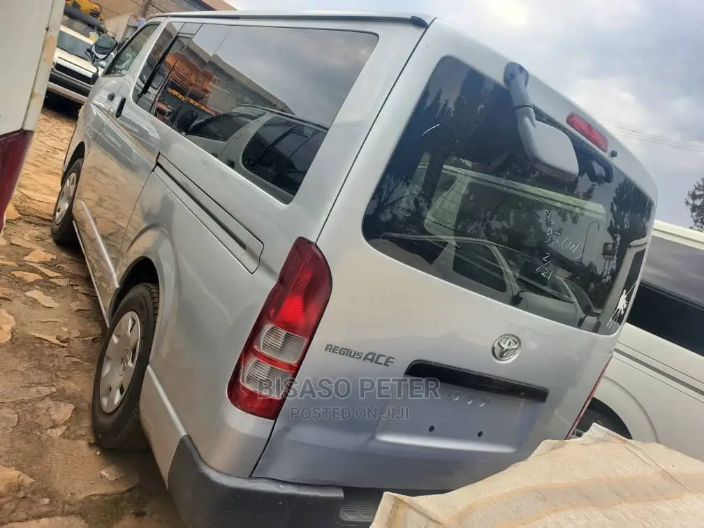 Toyota HiAce 2008 Silver