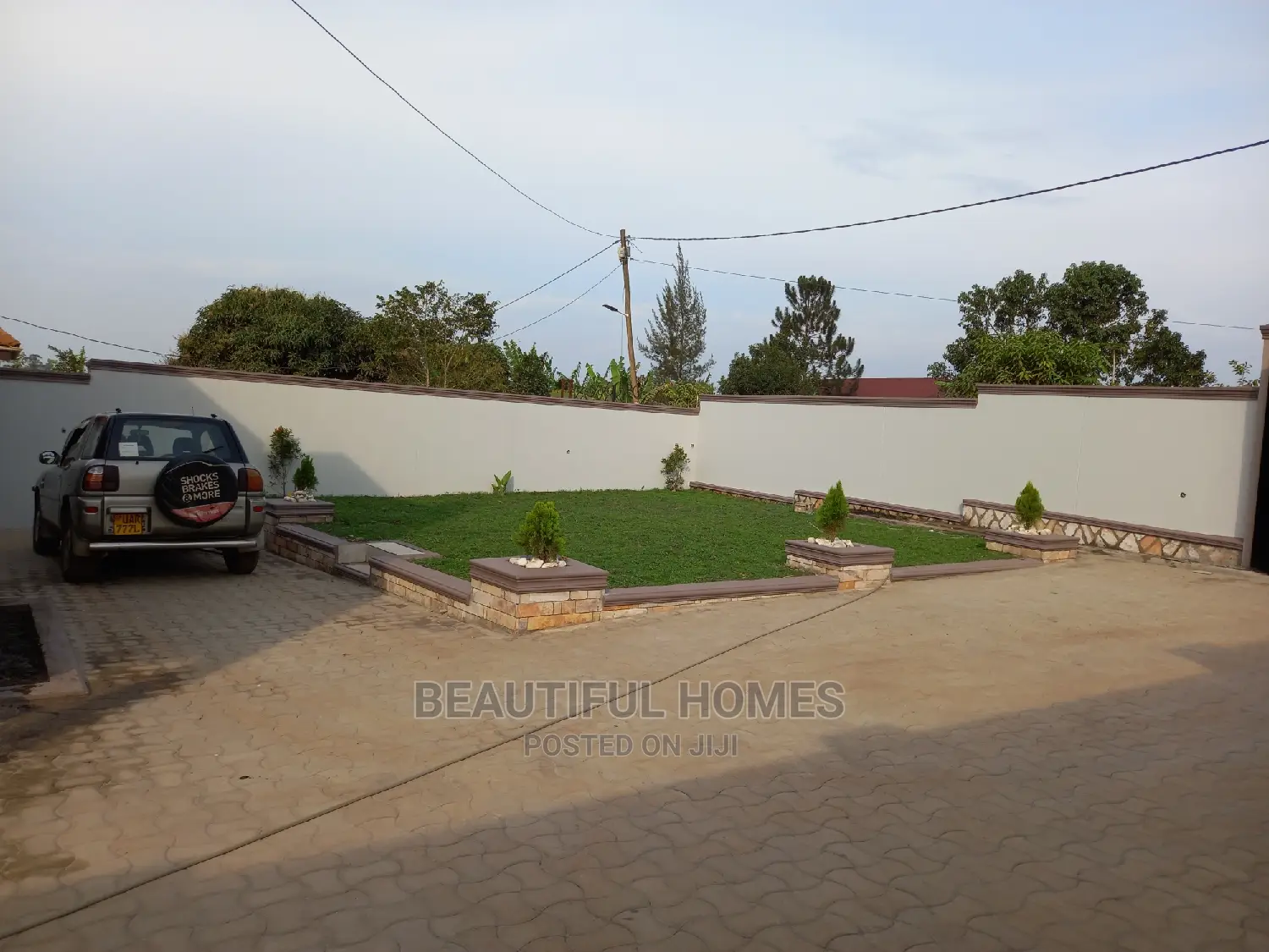 Furnished 4bdrm House in Kira for Sale