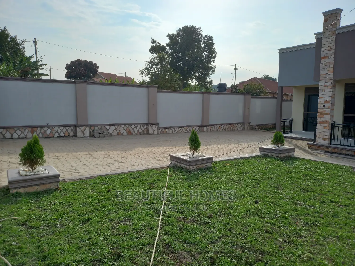 Furnished 4bdrm House in Kira for Sale