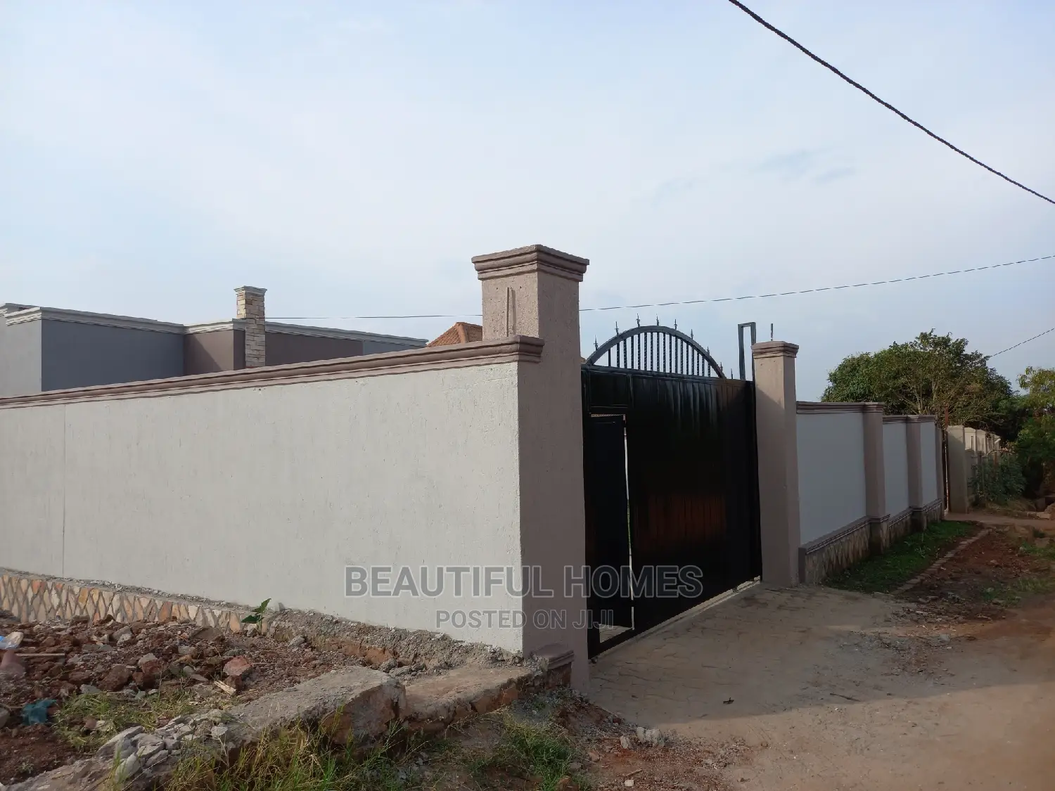 Furnished 4bdrm Bungalow in Kira for Sale