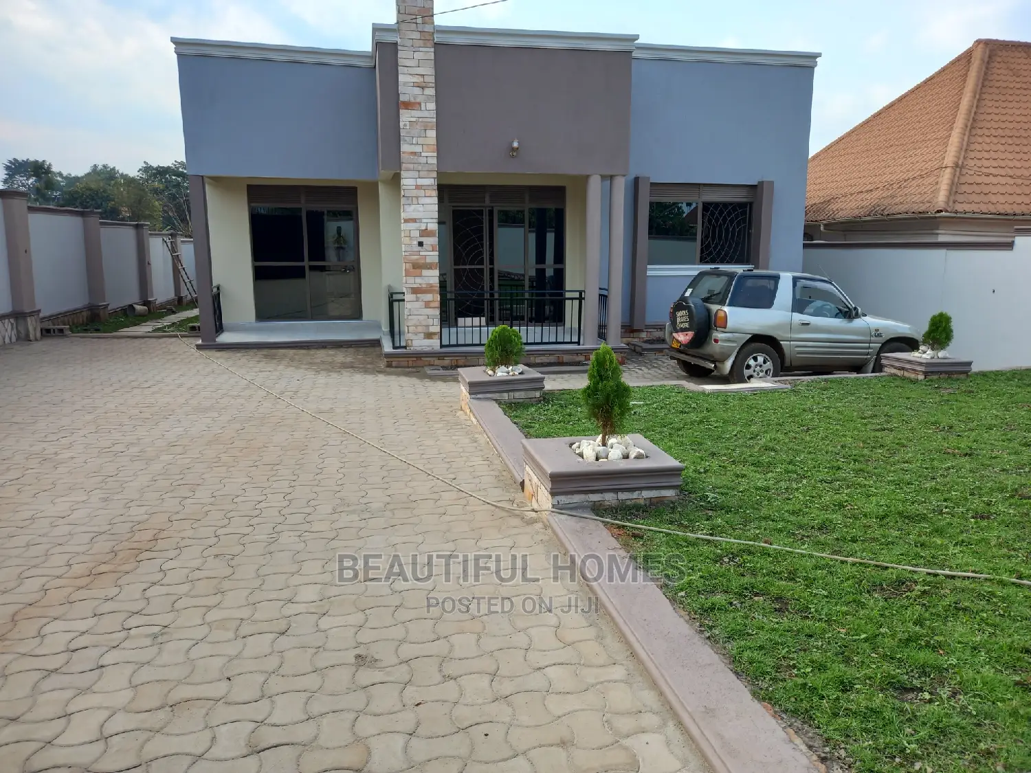 Furnished 4bdrm House in Kira for Sale
