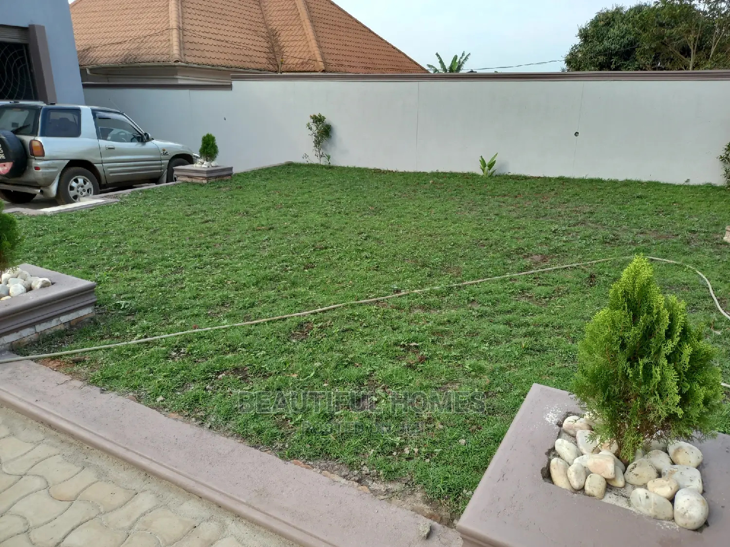 Furnished 4bdrm House in Kira for Sale