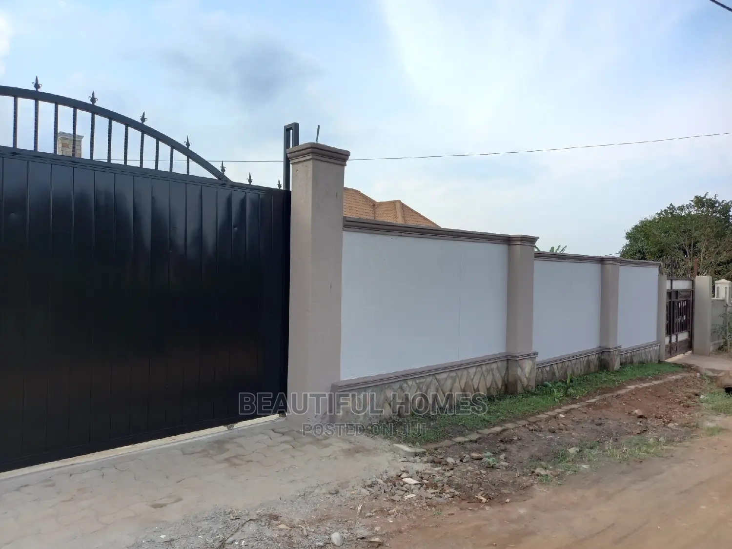 Furnished 4bdrm Bungalow in Kira for Sale