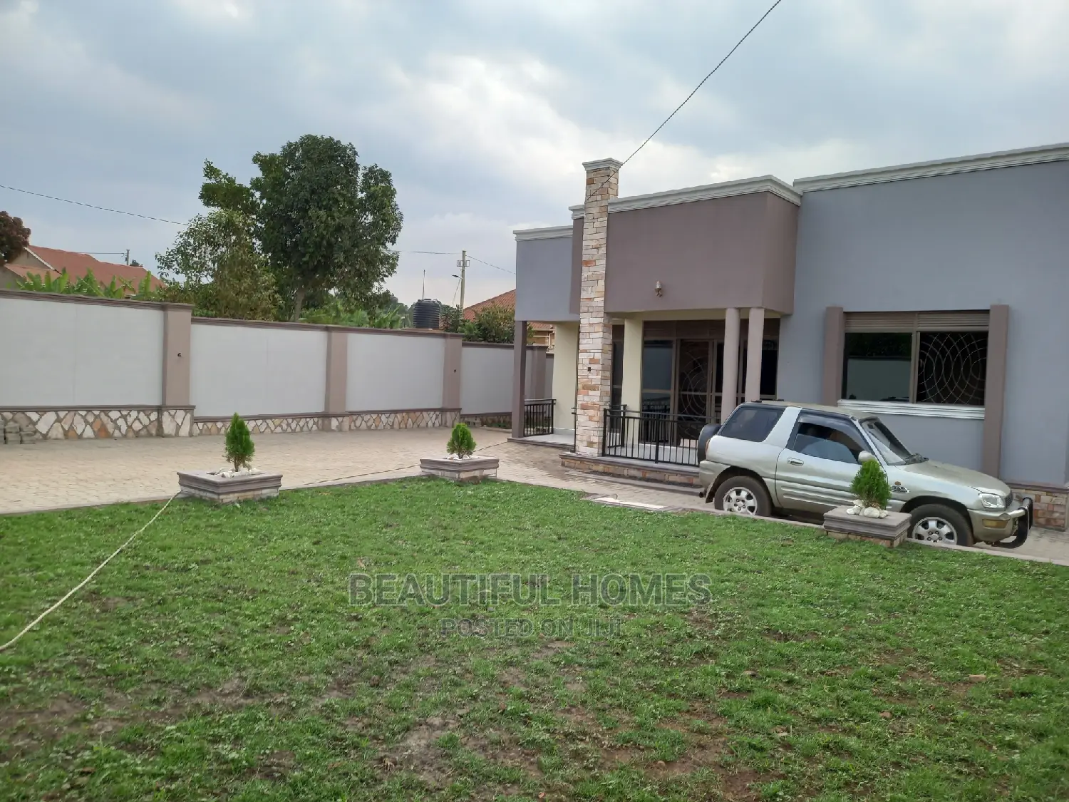 Furnished 4bdrm Bungalow in Kira for Sale