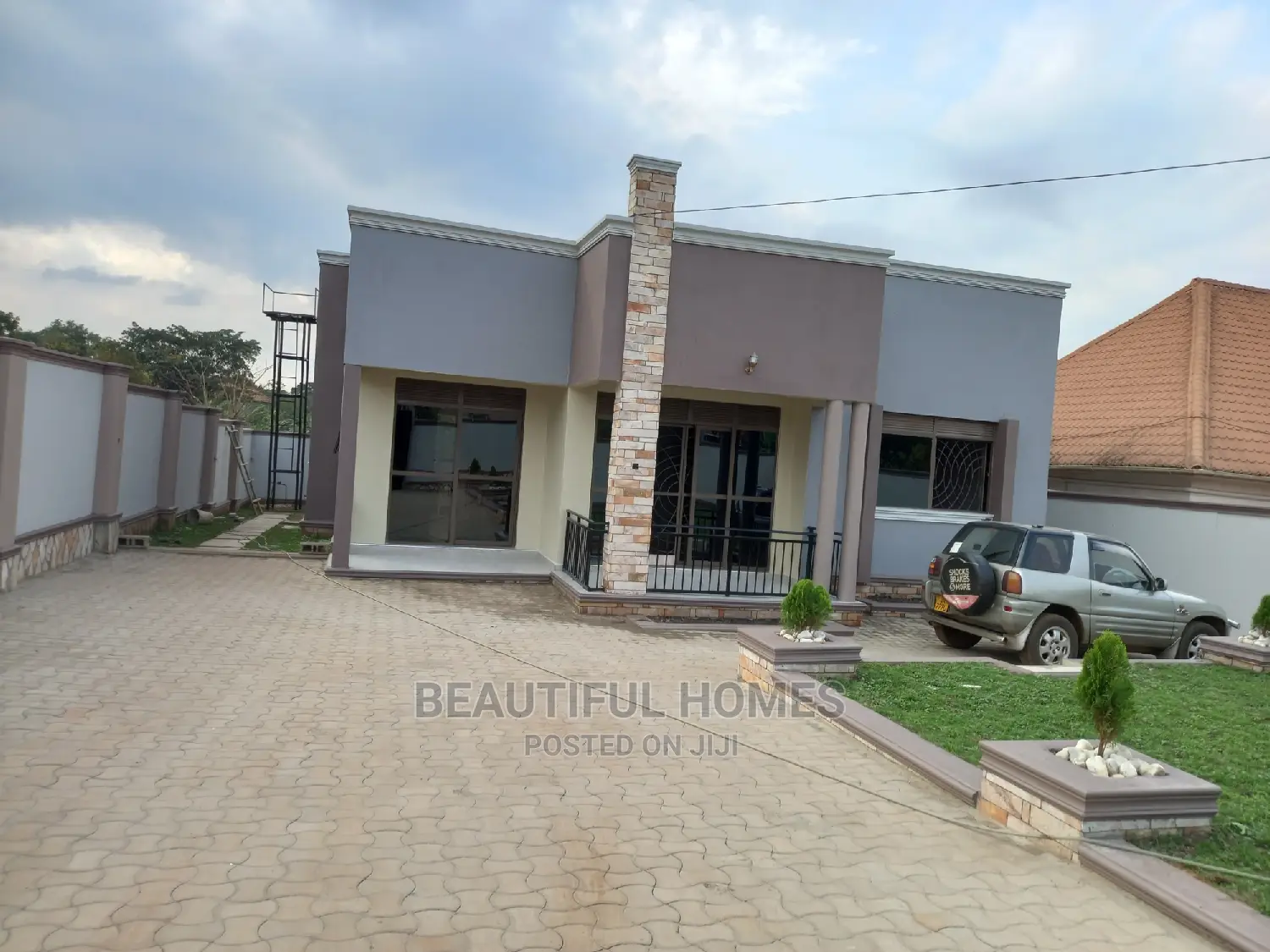 Furnished 4bdrm Bungalow in Kira for Sale