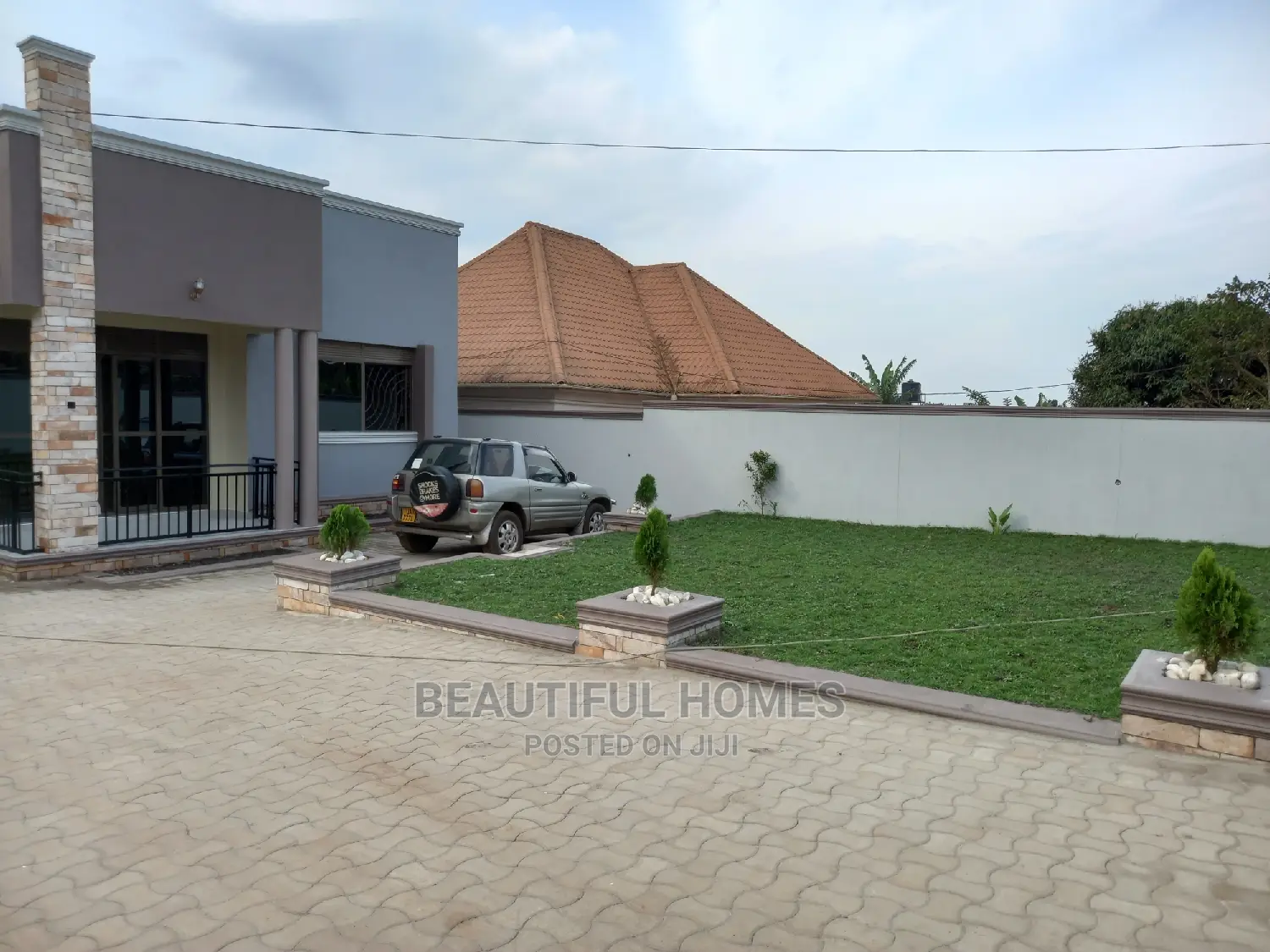 Furnished 4bdrm Bungalow in Kira for Sale