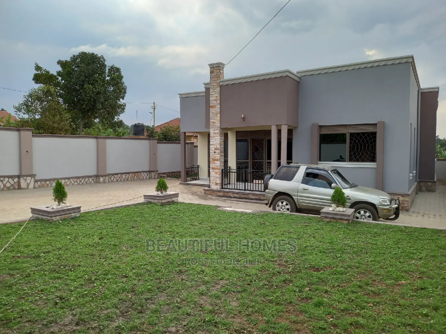 Furnished 4bdrm Bungalow in Kira for Sale