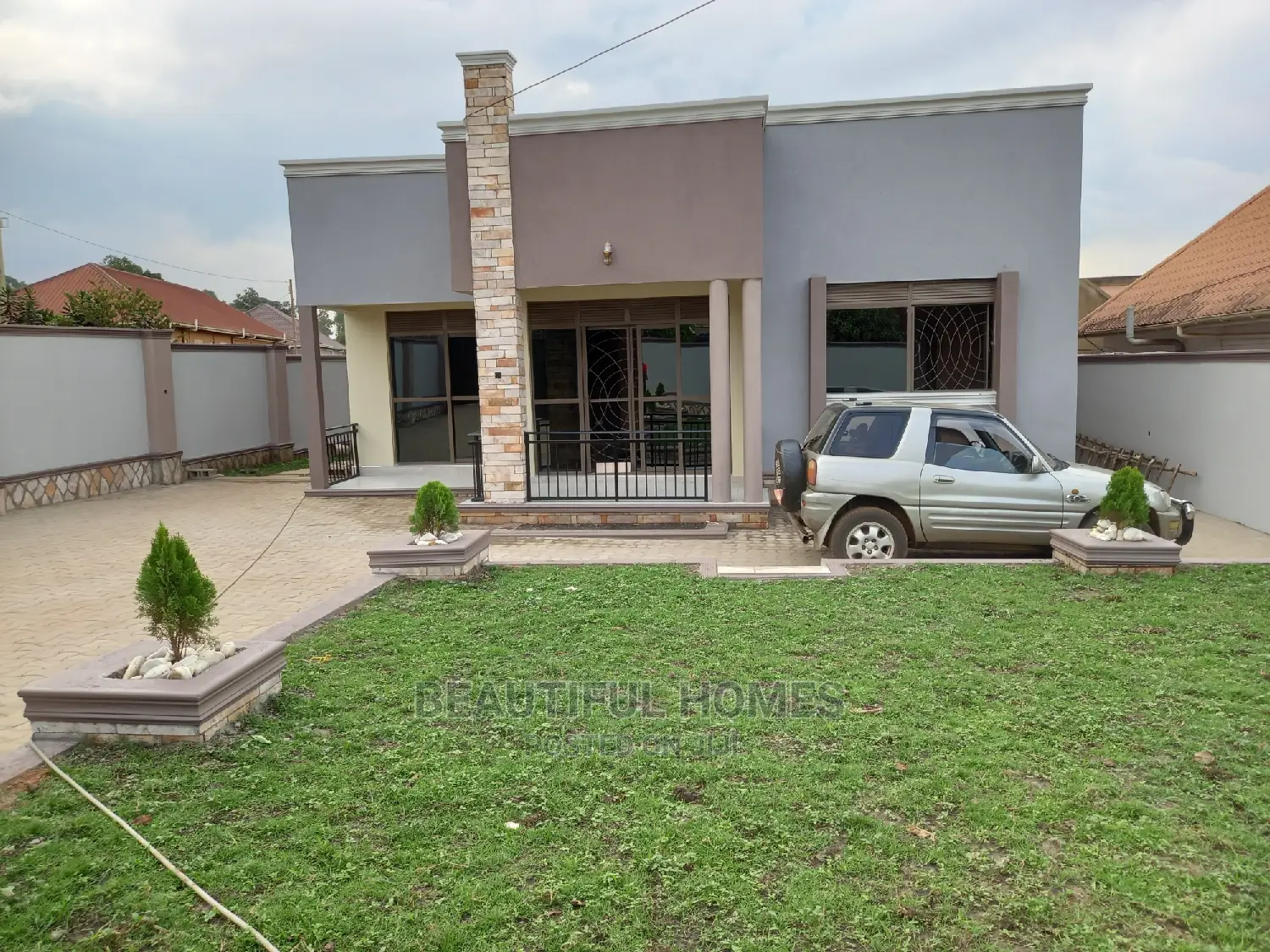 Furnished 4bdrm Bungalow in Kira for Sale