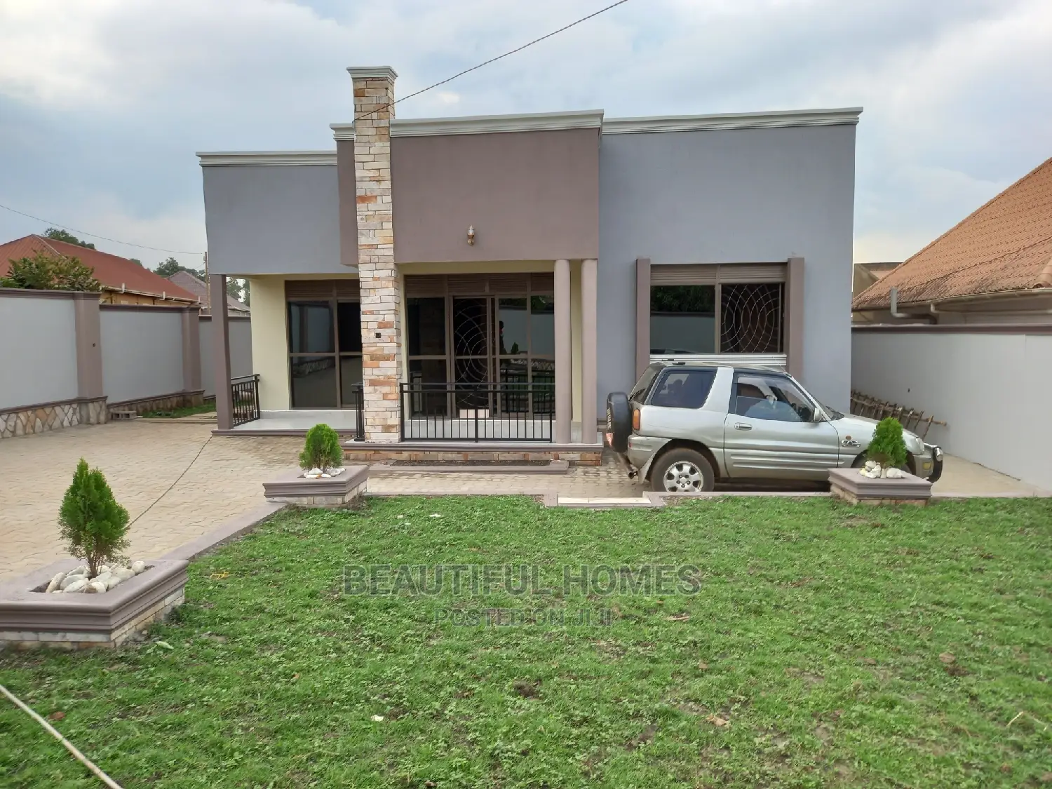 Furnished 4bdrm Bungalow in Kira for Sale