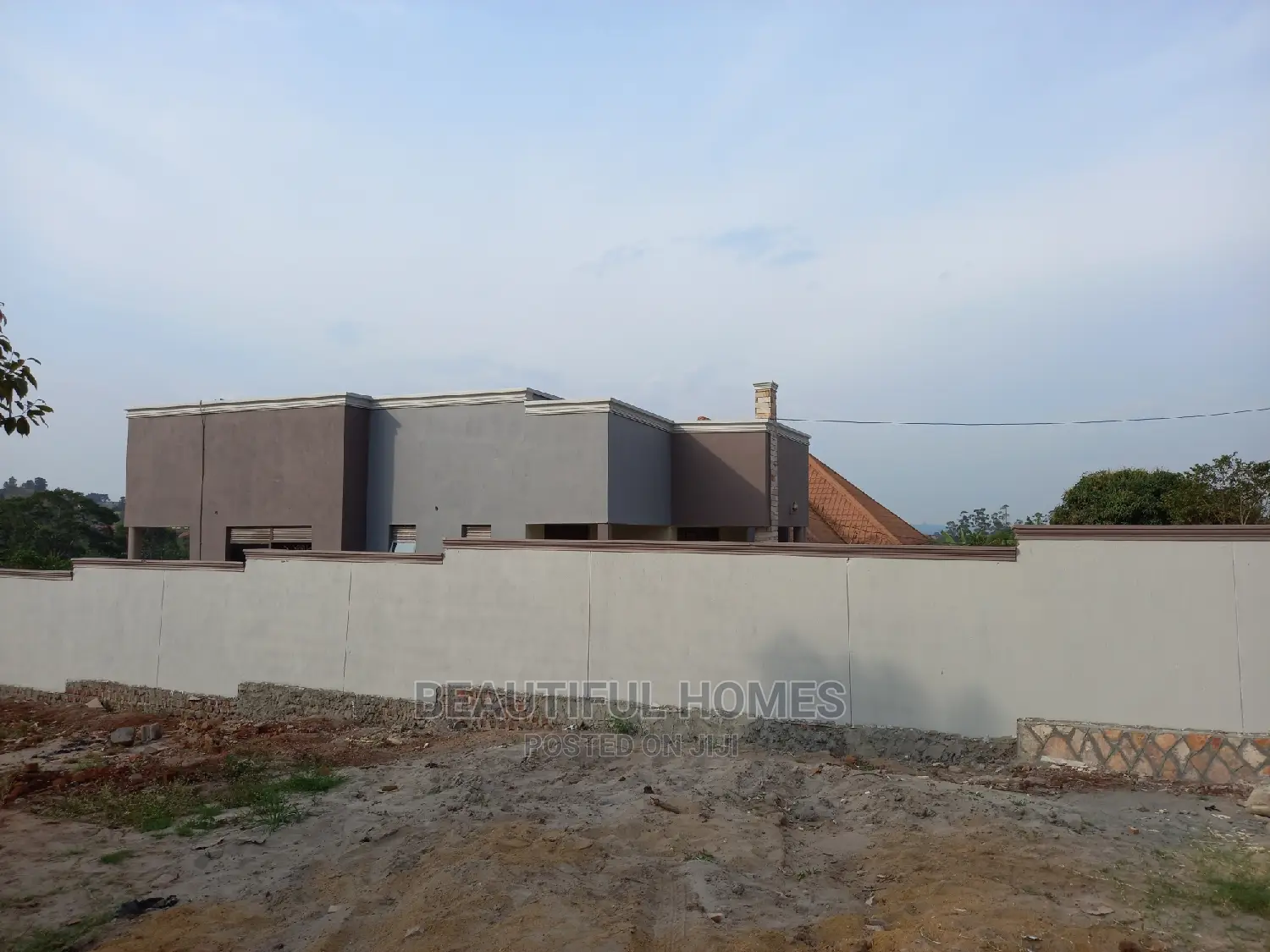 Furnished 4bdrm Bungalow in Kira for Sale