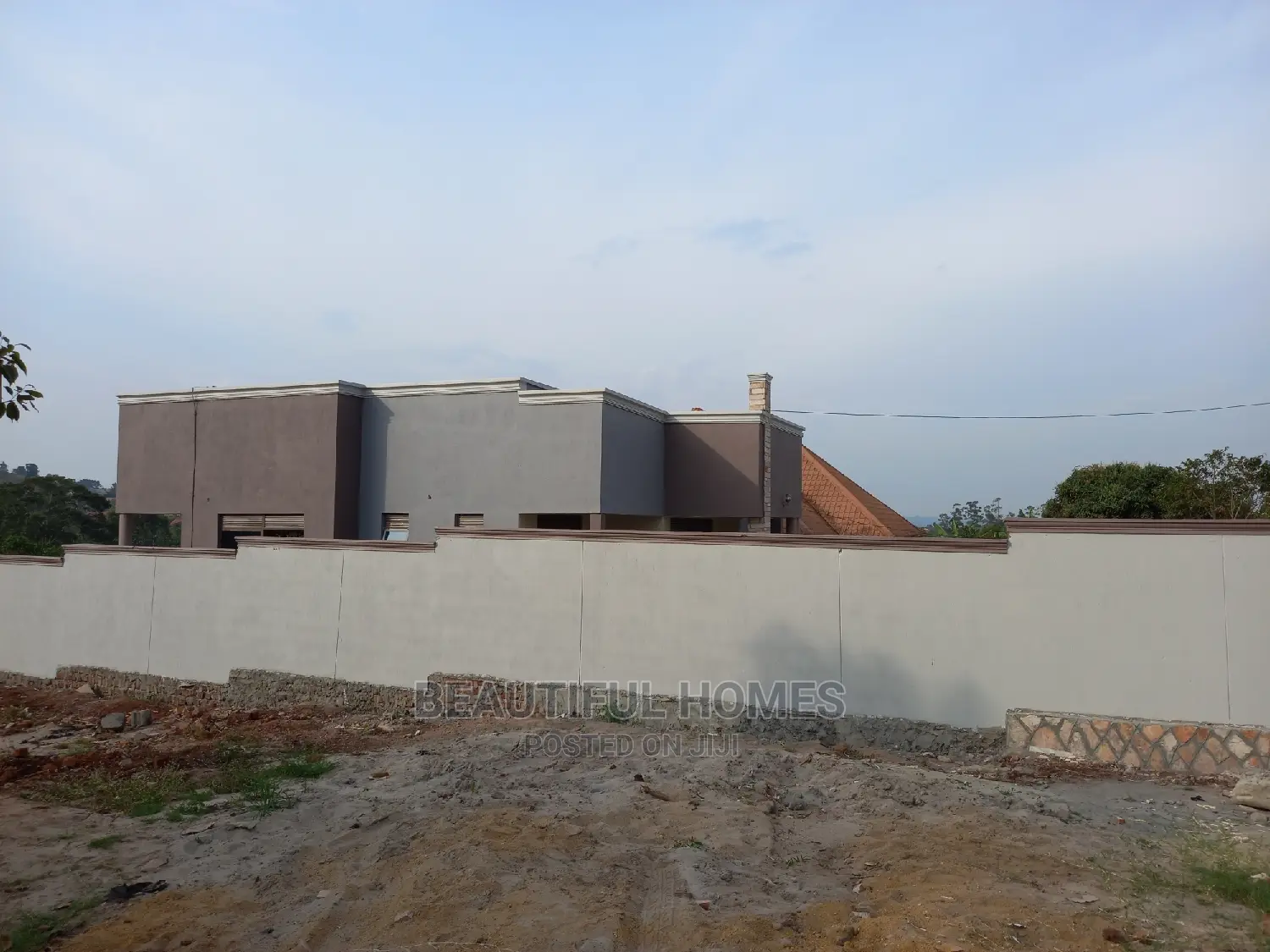 Furnished 4bdrm Bungalow in Kira for Sale