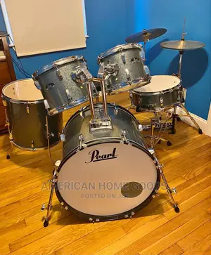 Pearl Drum Set in Golden Metallic