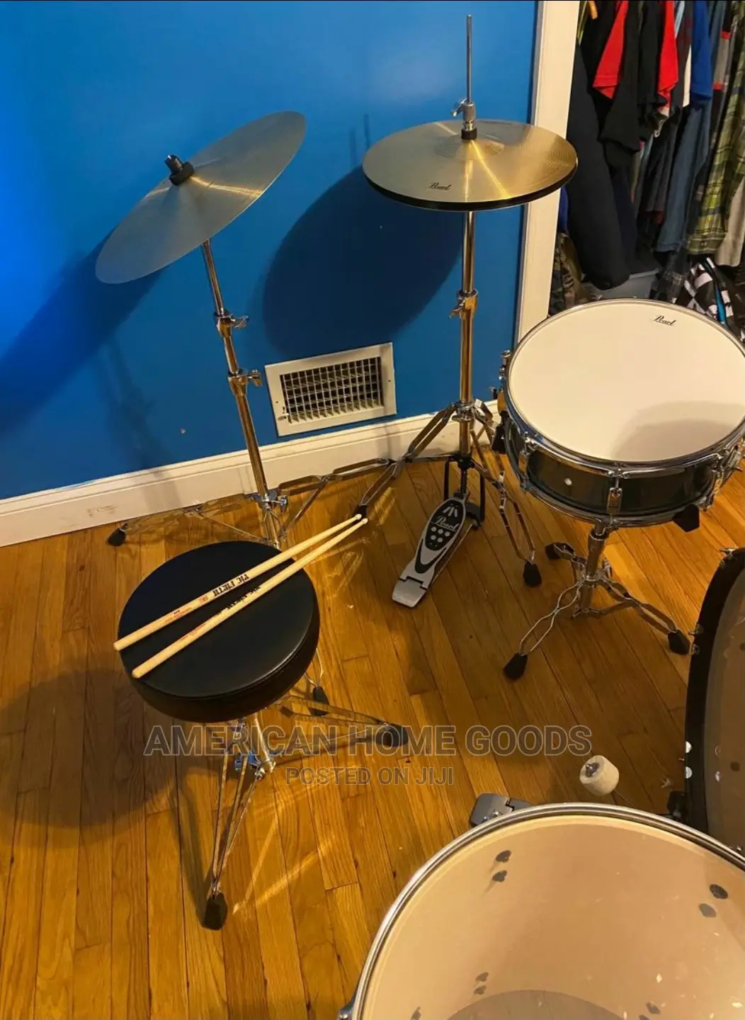 Pearl Drum Set in Golden Metallic